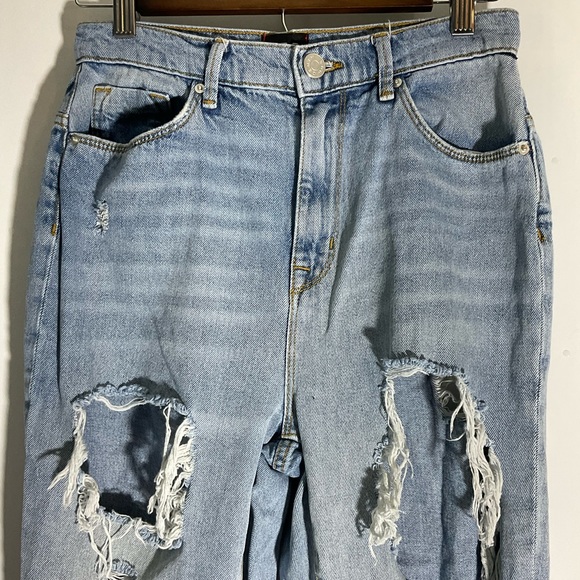 BDG Urban Outfitters Mom High Rise Highly Distressed Lite Blue Denim Size 26 - Picture 16 of 16